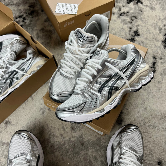ASICS KAYANO 14 - WHITE / GRAPHITE GREY