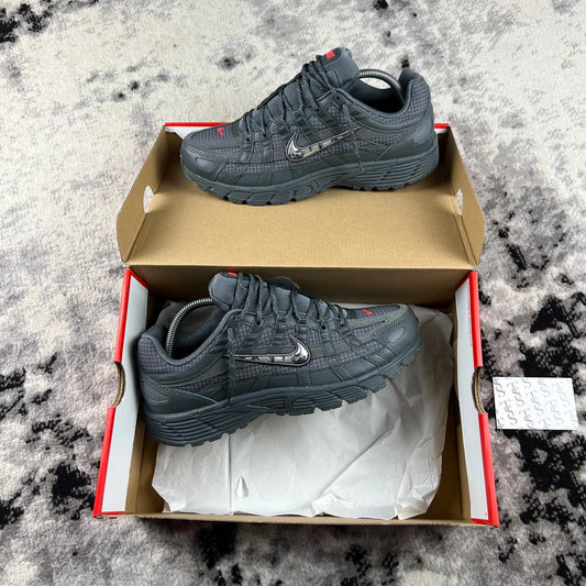 NIKE P-6000 - IRON GREY / METALLIC SILVER