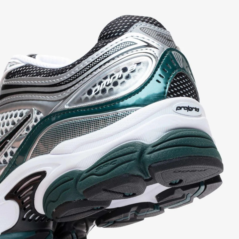 Saucony Men's ProGrid Omni 9 in White/Pine Green